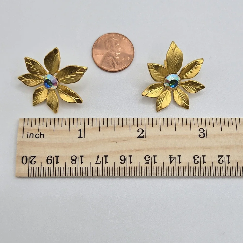 Vintage Flower Earrings Goldtone Clip Ons Classic Midcentury AB Rhinestone Twee